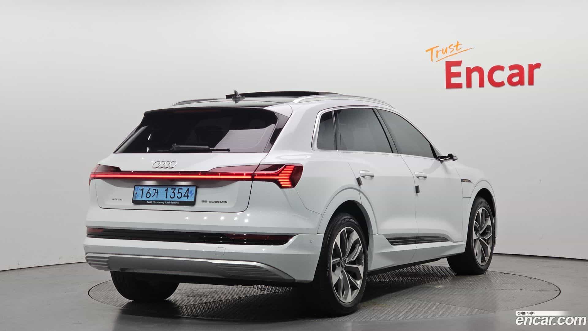 e-tron Audi 2021.9-OUTER-002