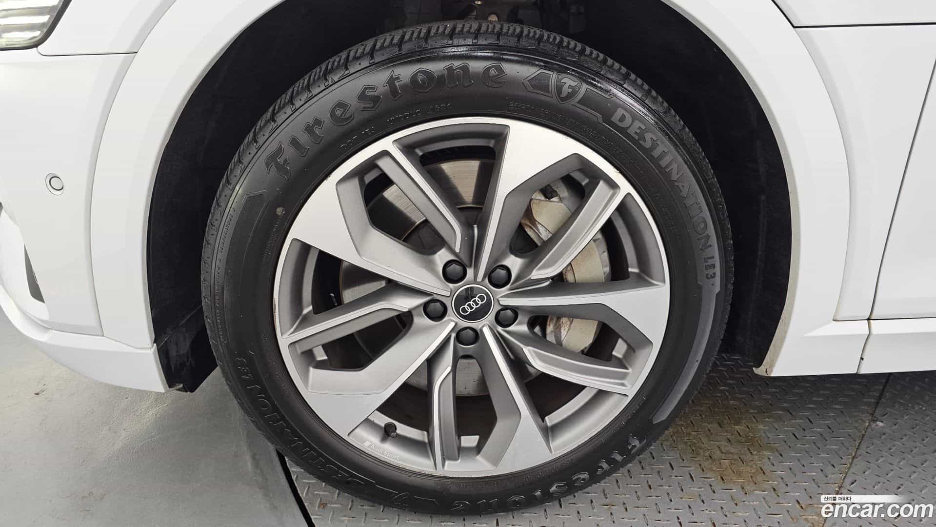e-tron Audi 2021.9-OUTER-005