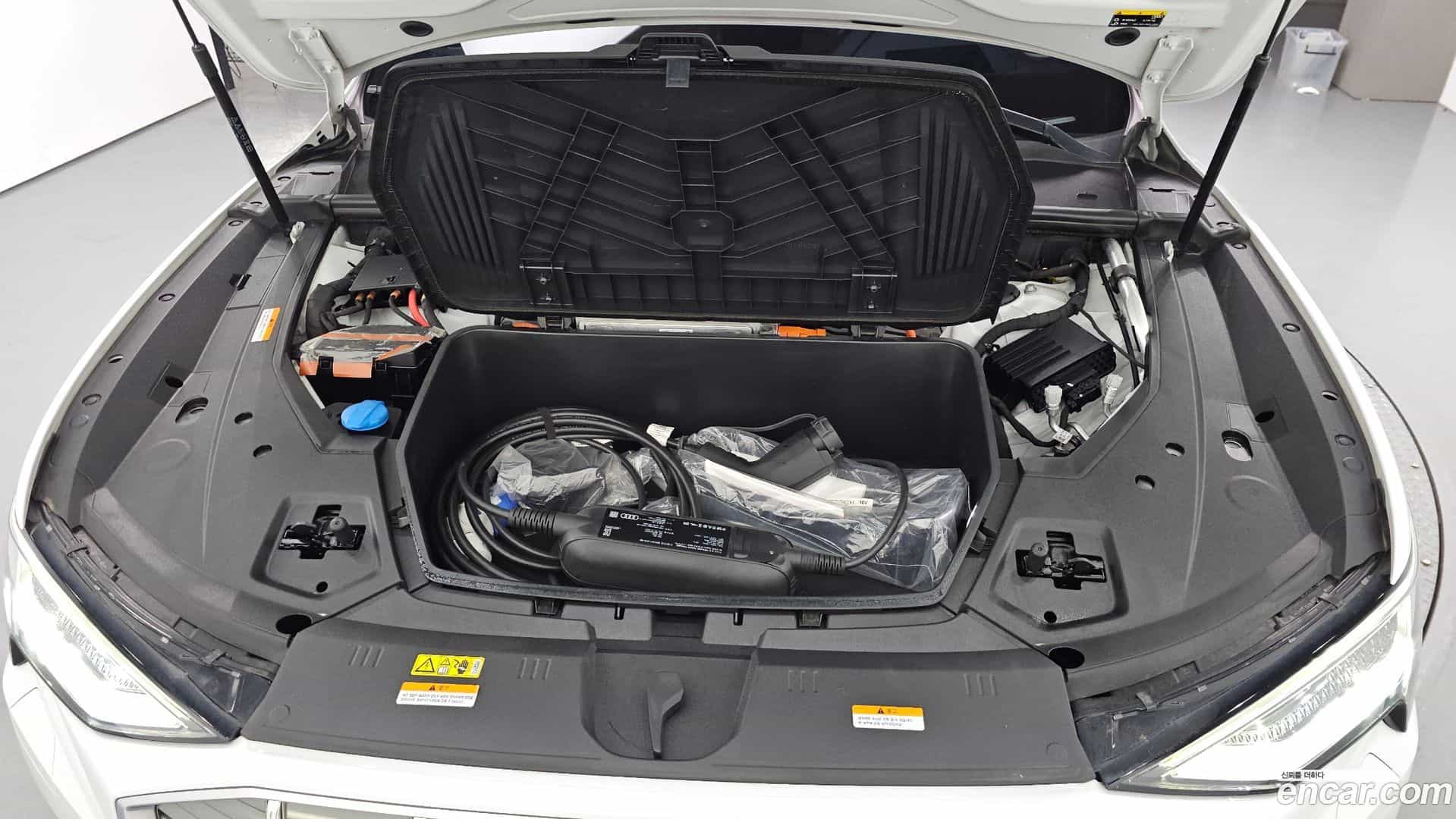 e-tron Audi 2021.9-OUTER-006