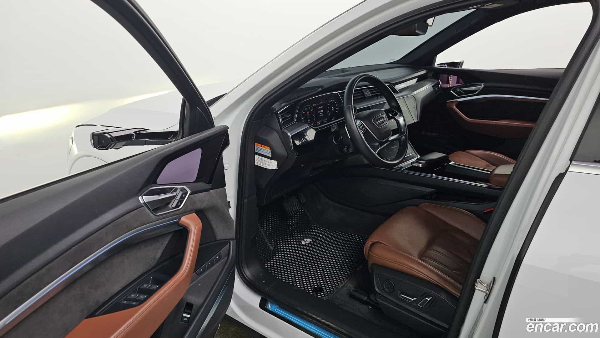 e-tron Audi 2021.9-INNER-010