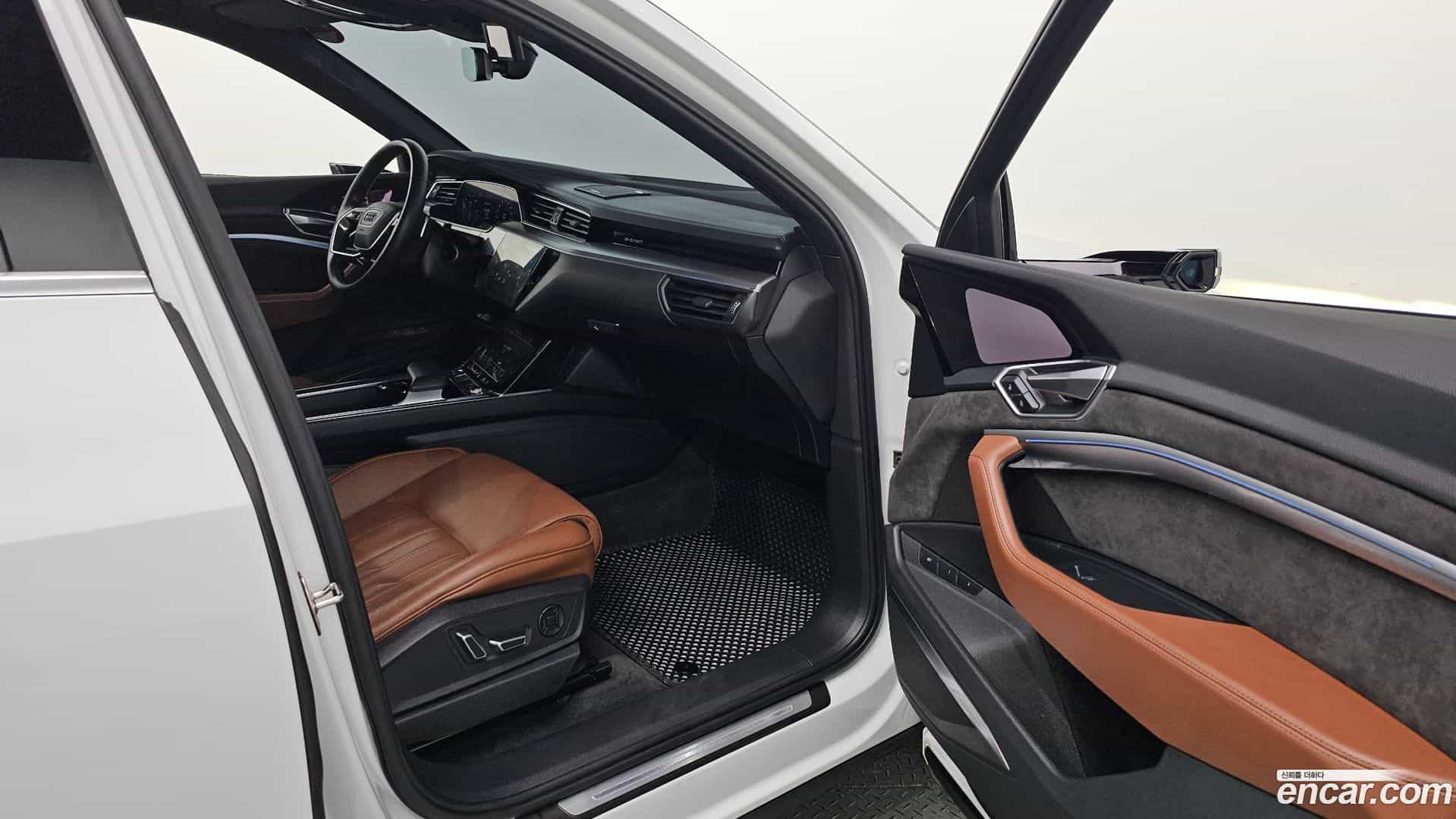 e-tron Audi 2021.9-INNER-036