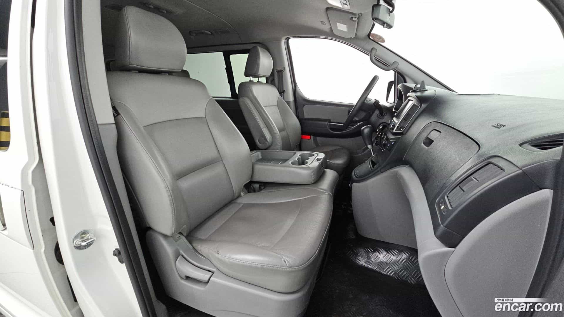 Starex Hyundai 2019.3-OPTION-040