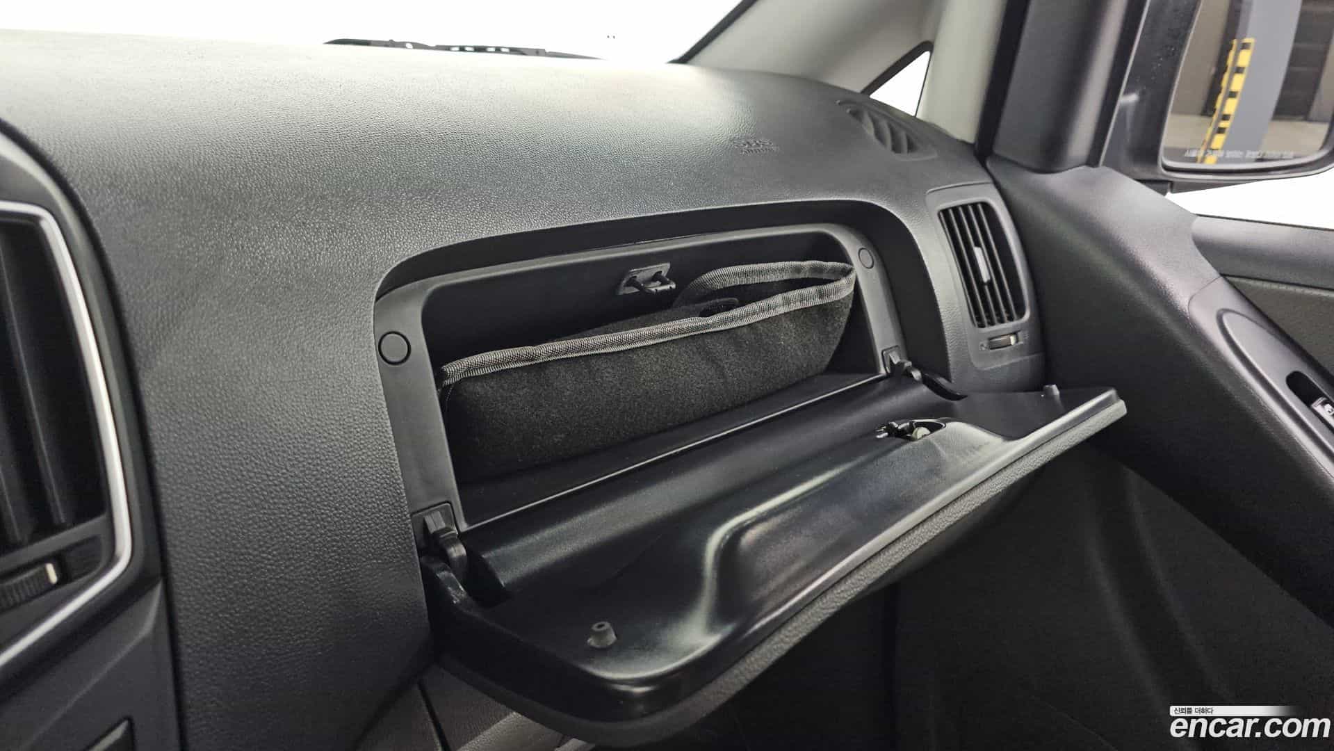 Starex Hyundai 2019.3-OPTION-046