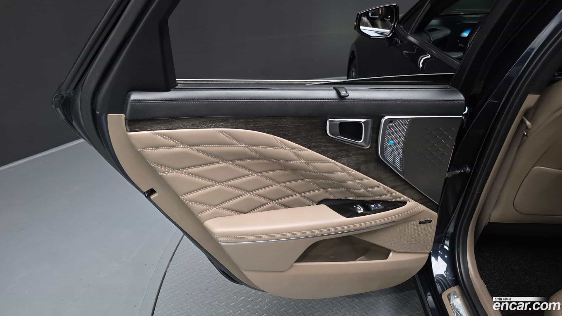 K8 Kia 2023.1-INNER-035