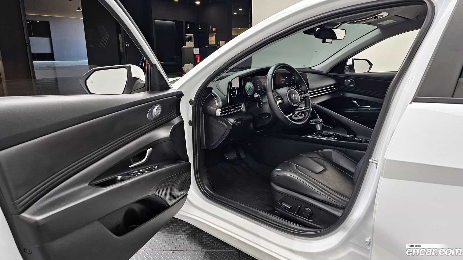 AVANTE Hyundai 2023.1-INNER-010