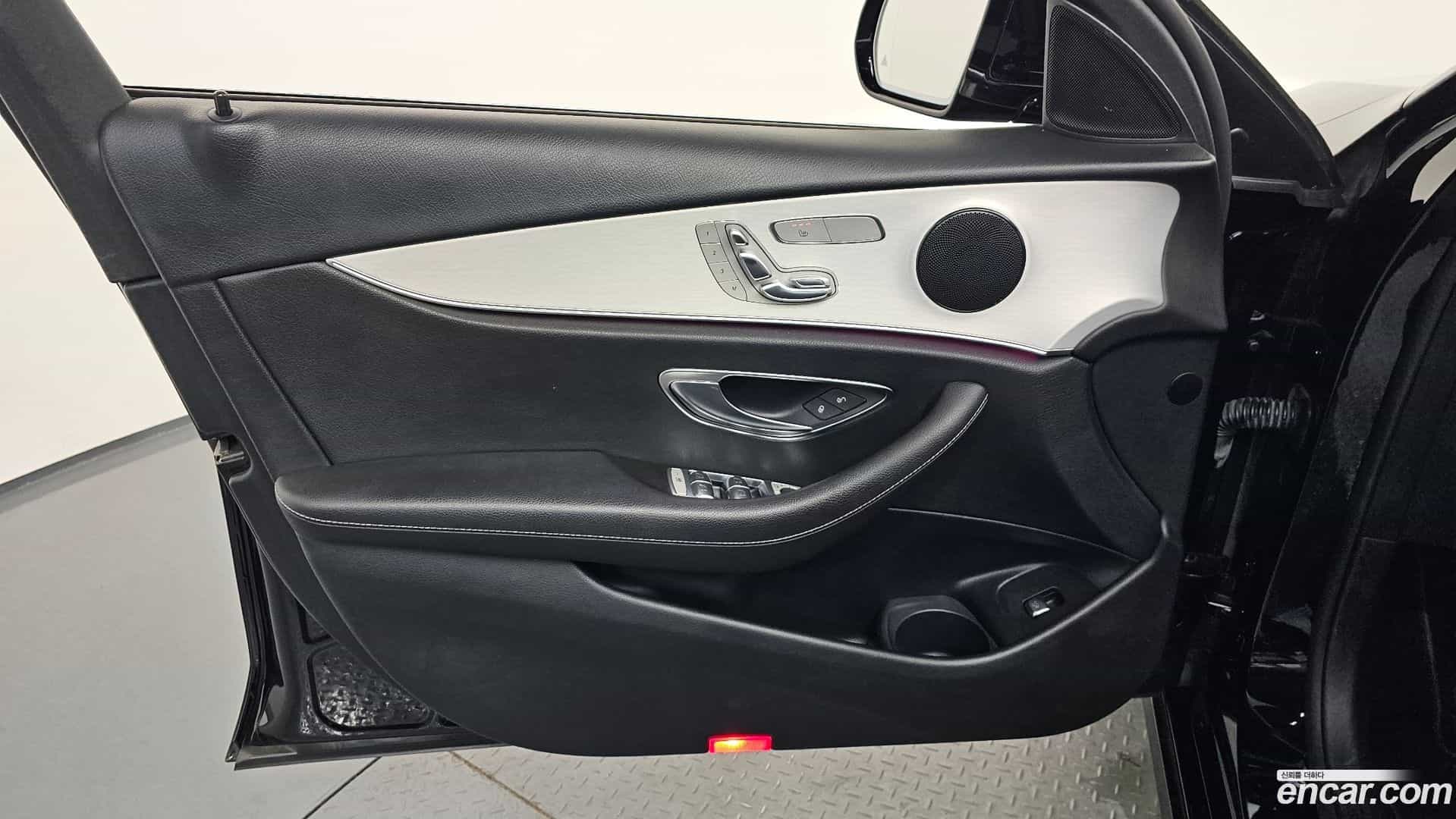 E-Class Mercedes-Benz 2021.4-INNER-034