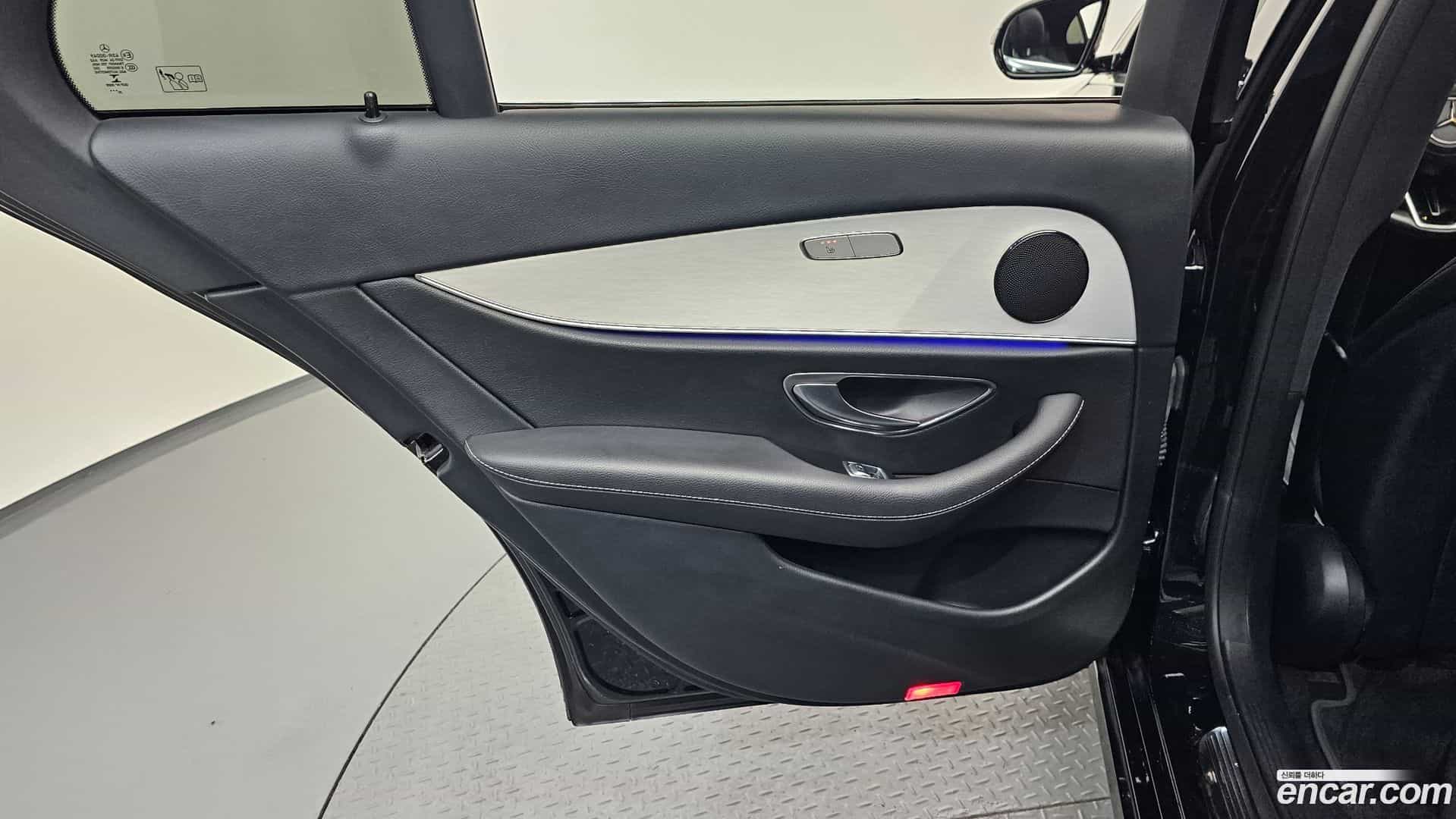 E-Class Mercedes-Benz 2021.4-INNER-035