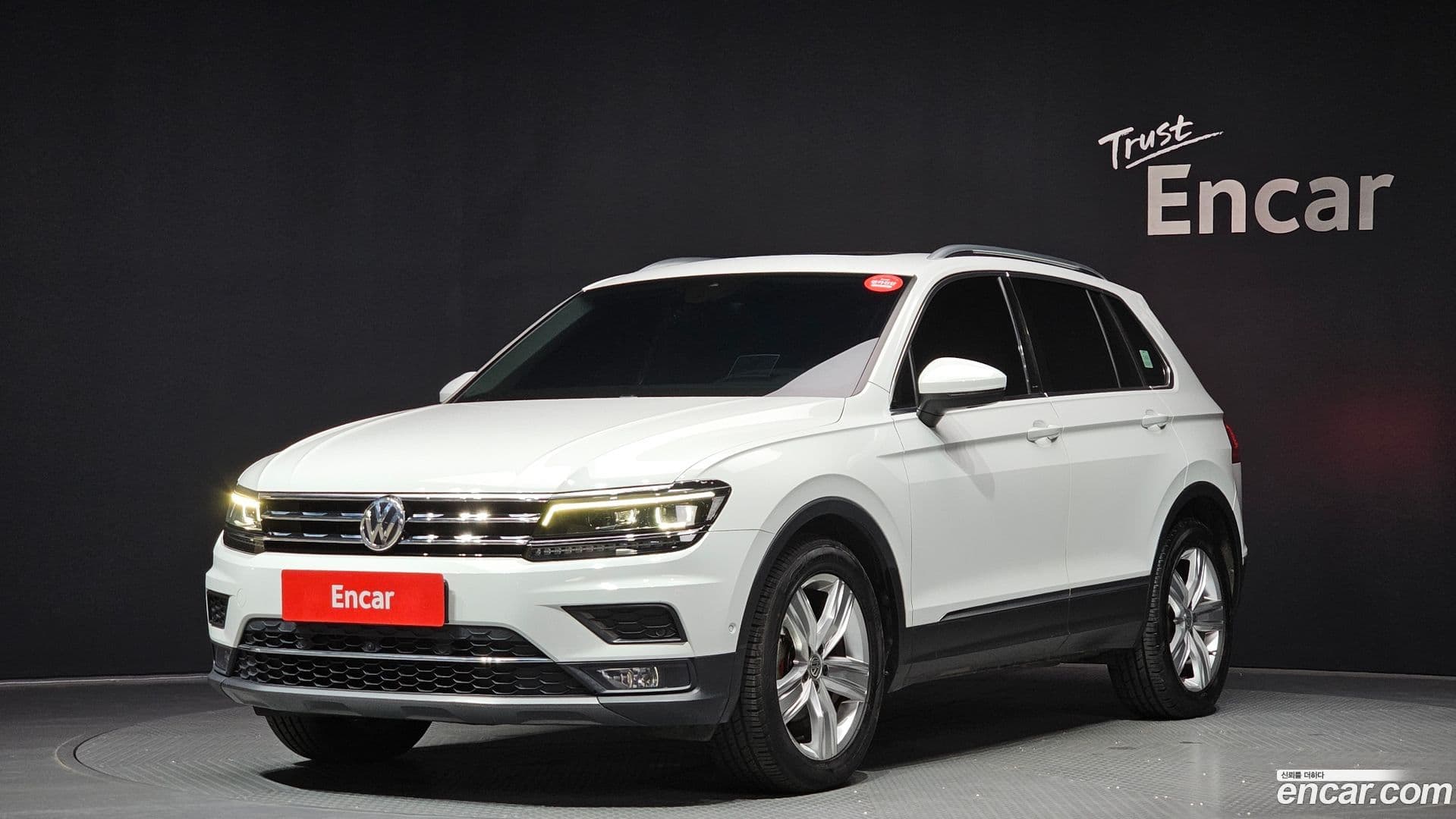 Main__Slider__Photo:Tiguan Volkswagen 2020.6-0