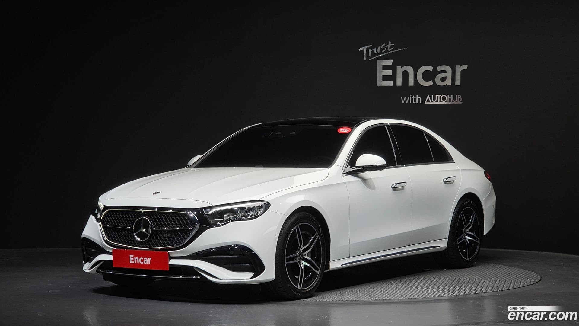 Main__Slider__Photo:E-Class Mercedes-Benz 2025.9-0