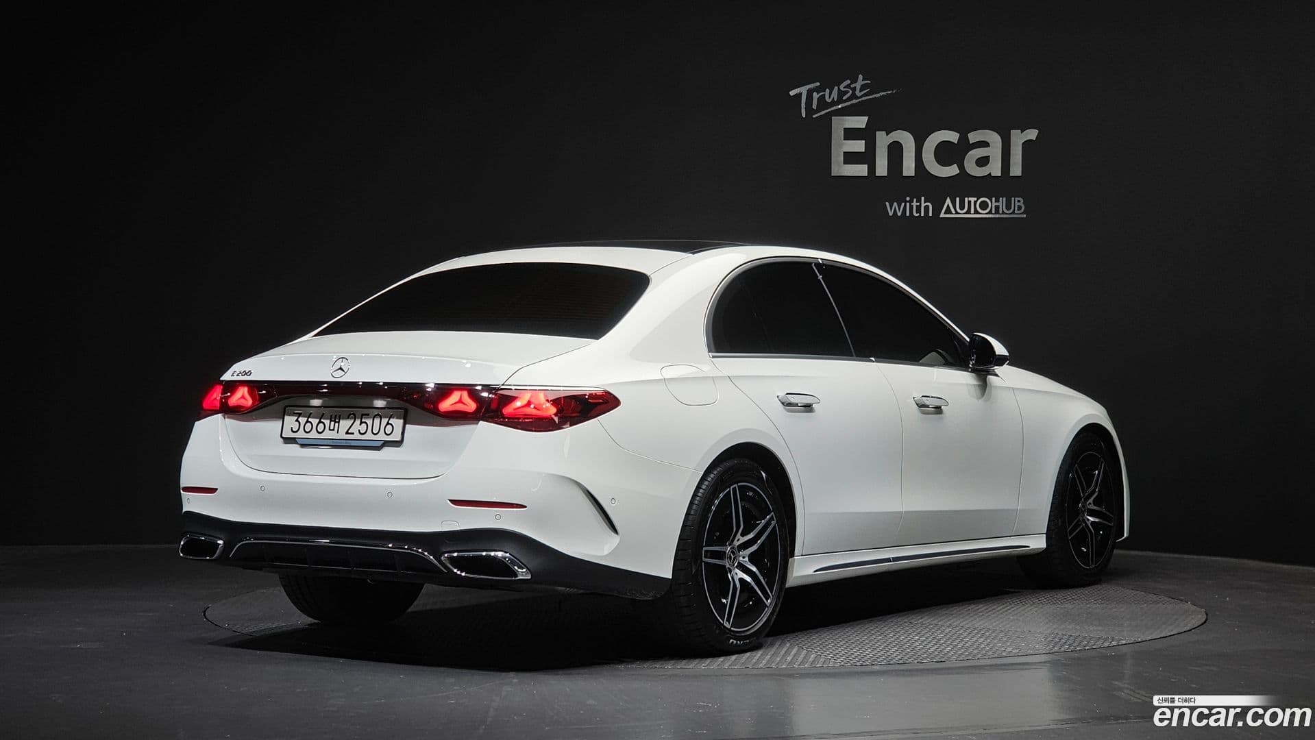 Main__Slider__Photo:E-Class Mercedes-Benz 2025.9-1
