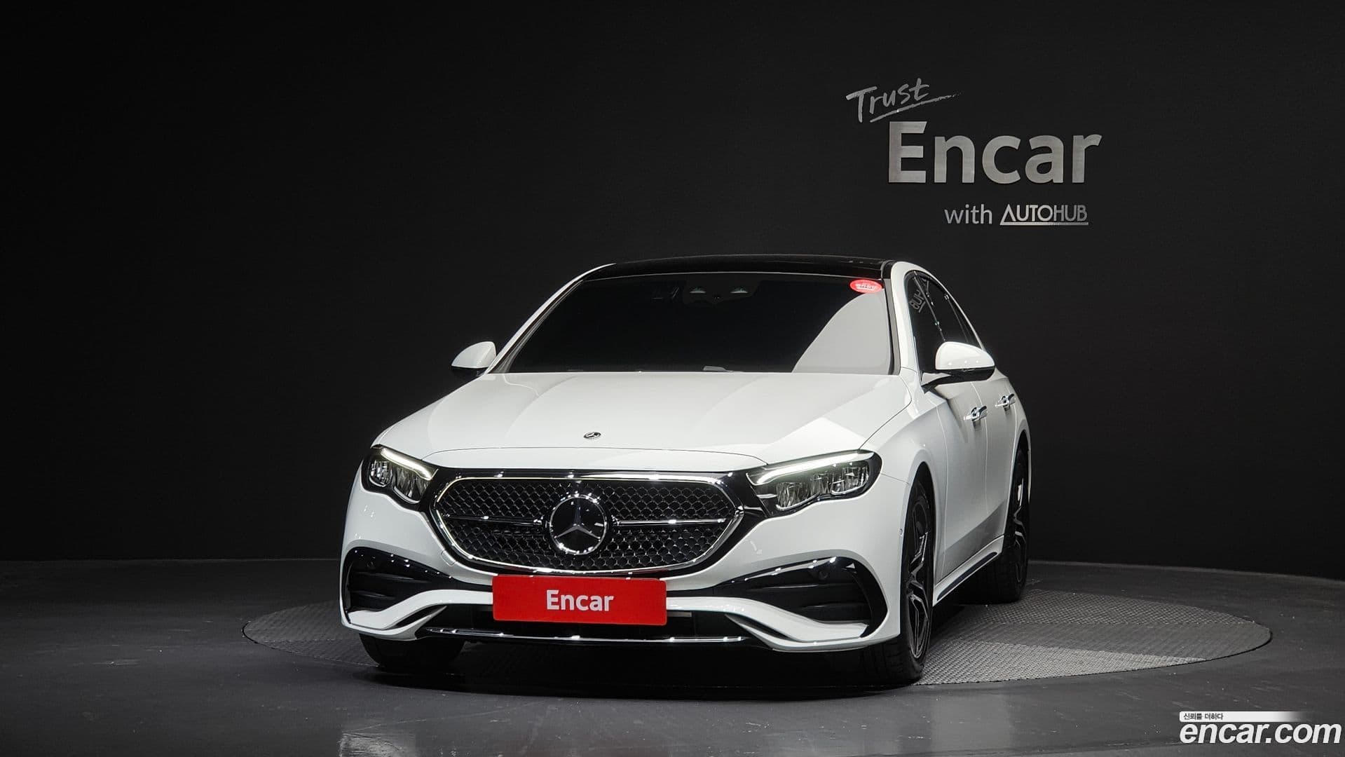 Main__Slider__Photo:E-Class Mercedes-Benz 2025.9-2