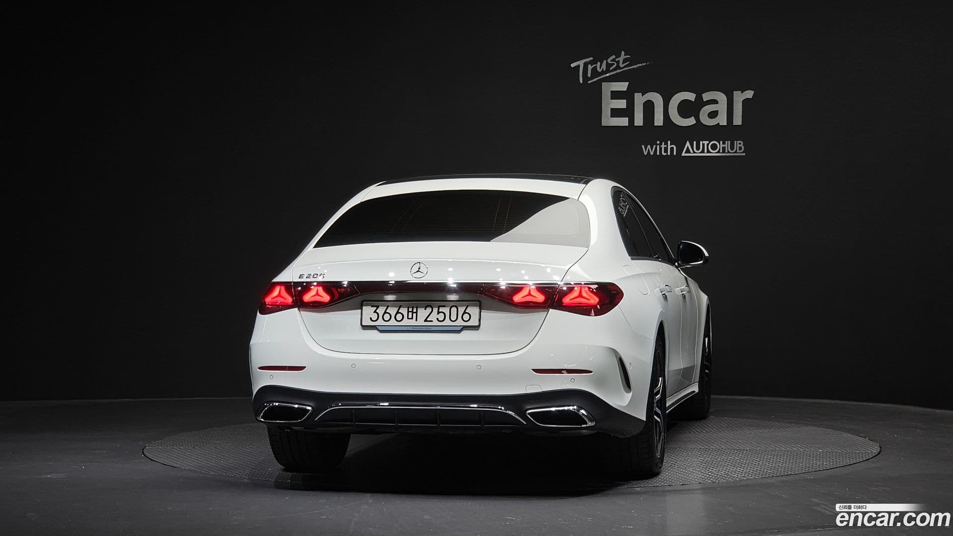 Main__Slider__Photo:E-Class Mercedes-Benz 2025.9-3