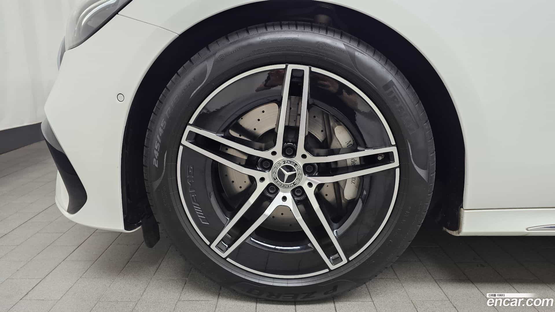 E-Class Mercedes-Benz 2025.9-OUTER-005