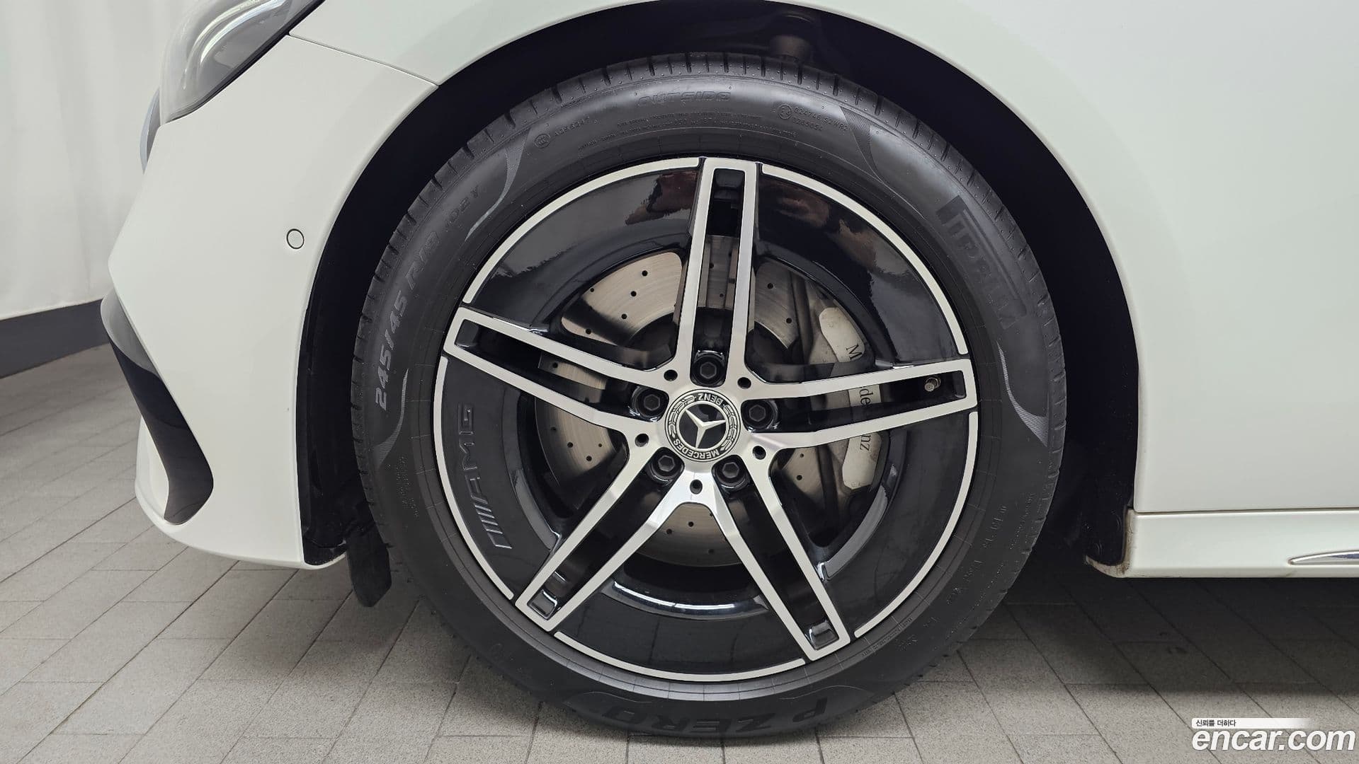 Main__Slider__Photo:E-Class Mercedes-Benz 2025.9-4