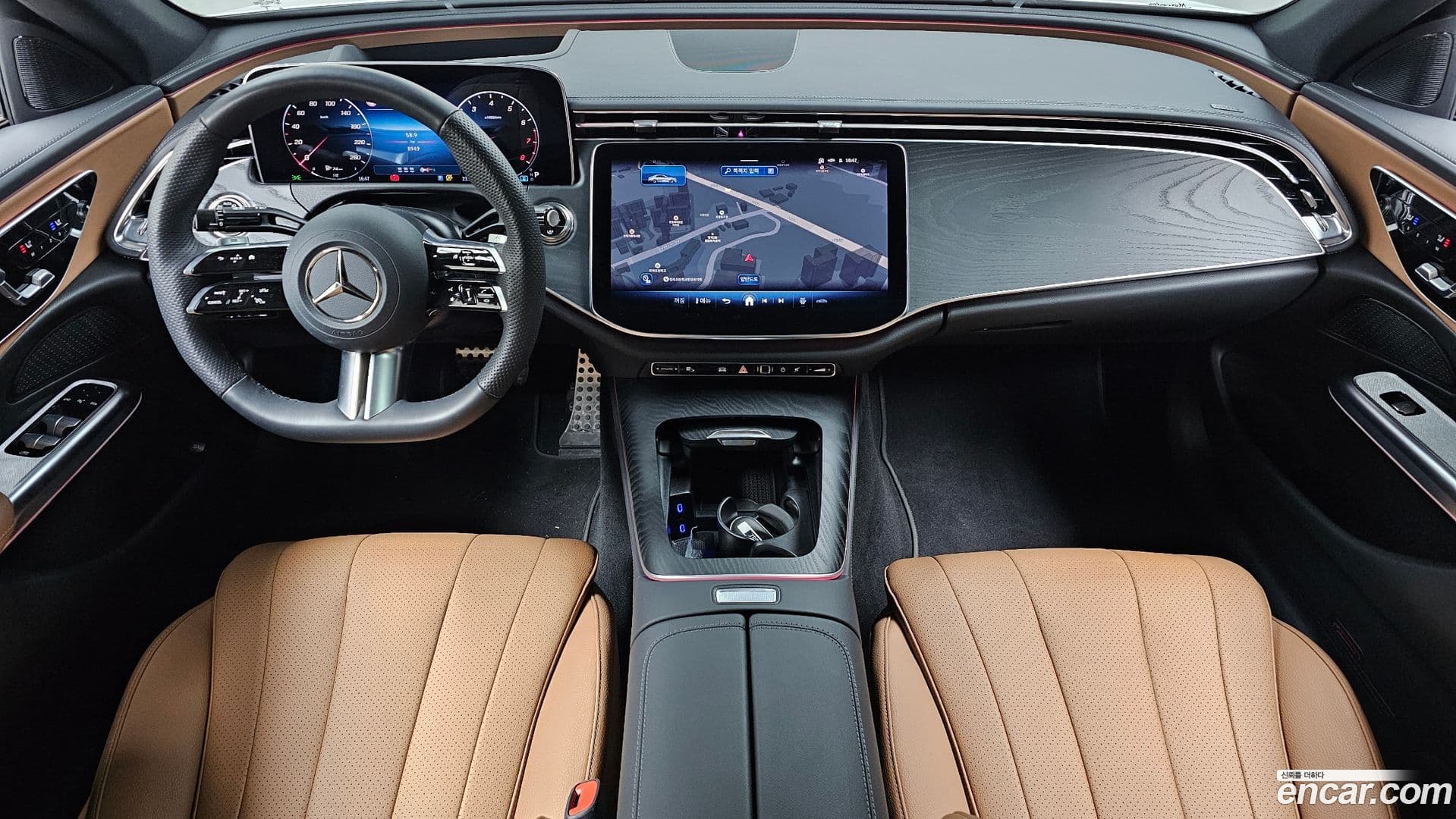 Main__Slider__Photo:E-Class Mercedes-Benz 2025.9-6