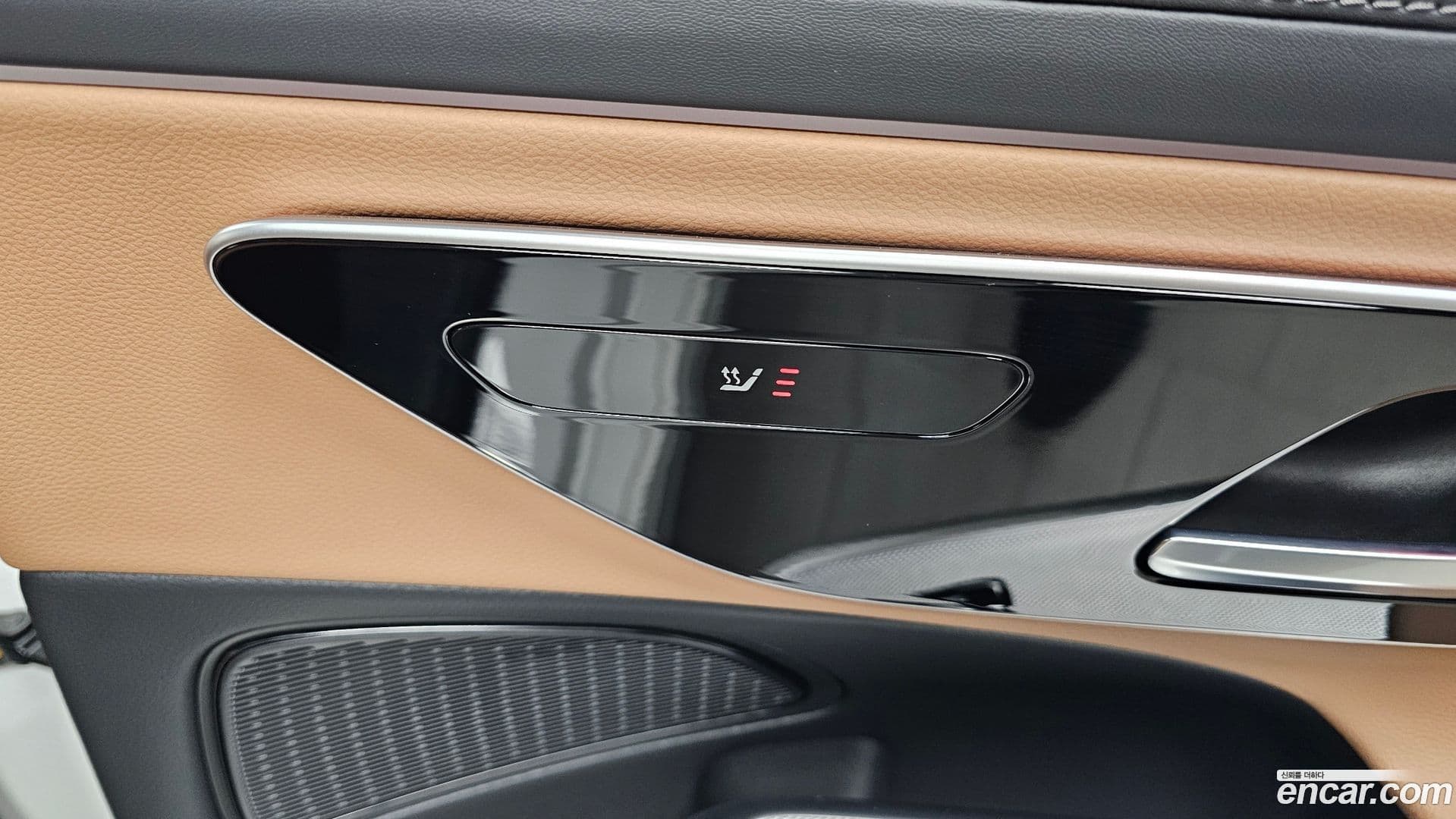 Main__Slider__Photo:E-Class Mercedes-Benz 2025.9-15