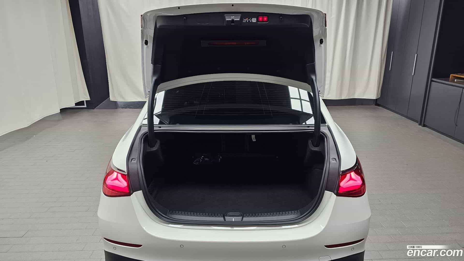 E-Class Mercedes-Benz 2025.9-OPTION-021