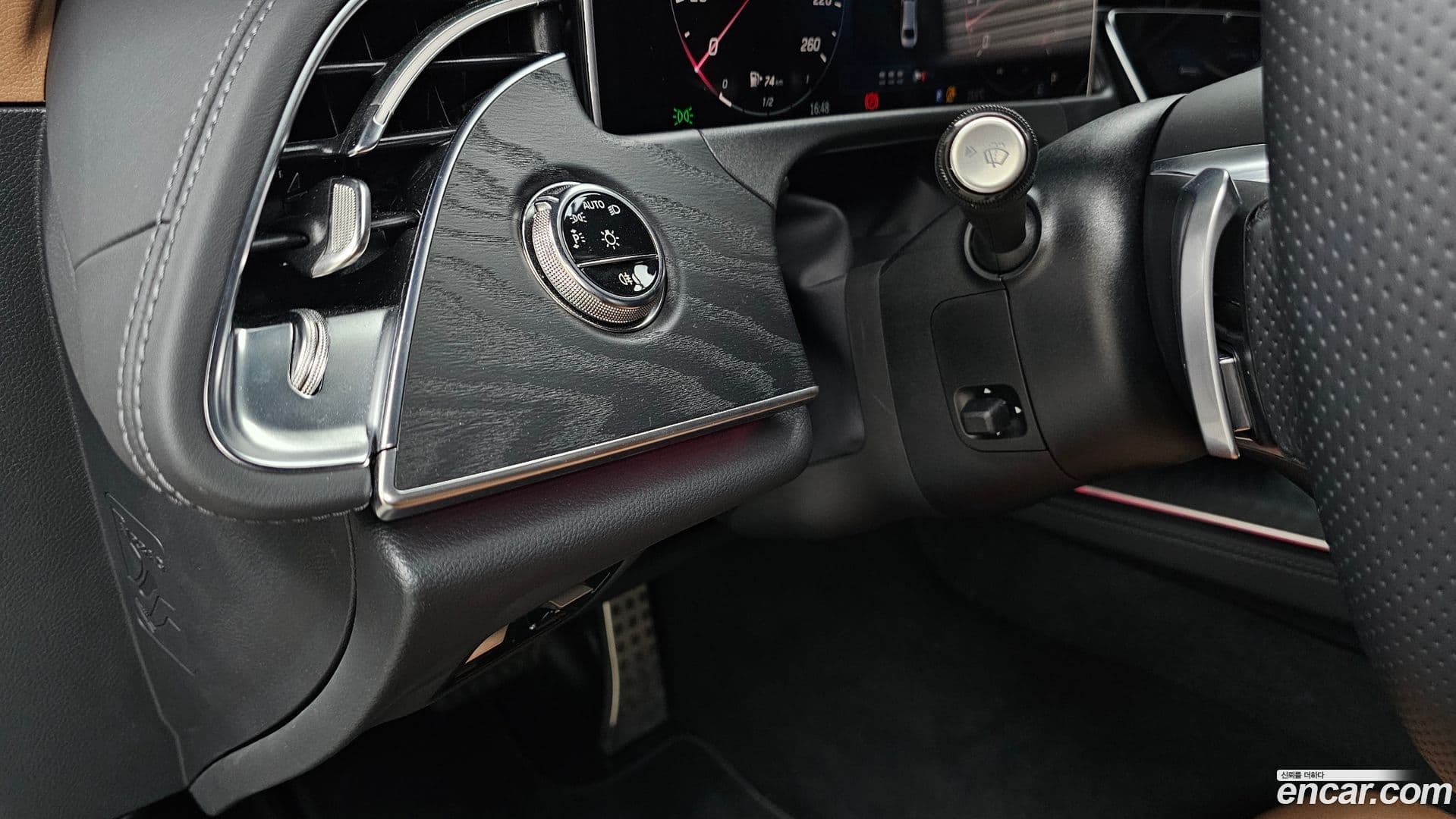 Main__Slider__Photo:E-Class Mercedes-Benz 2025.9-18
