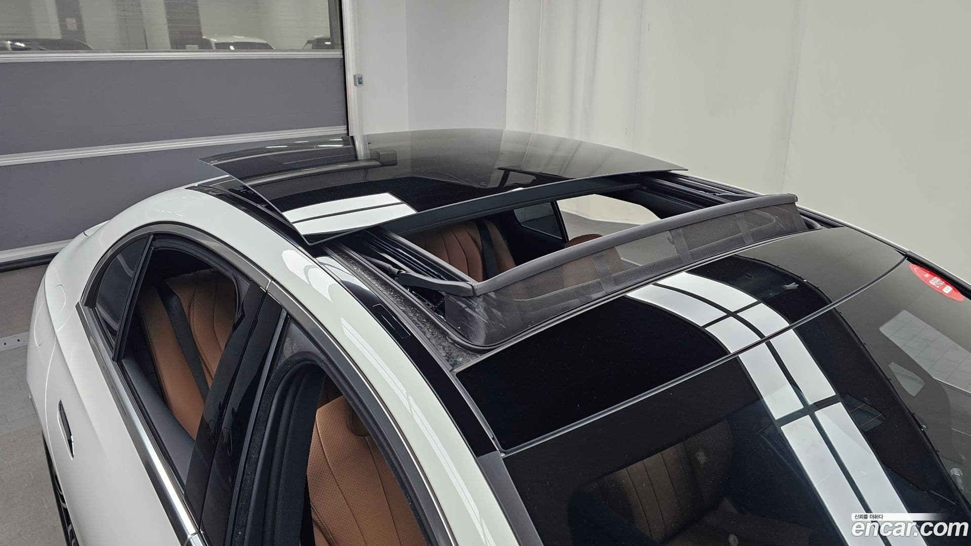 Main__Slider__Photo:E-Class Mercedes-Benz 2025.9-19