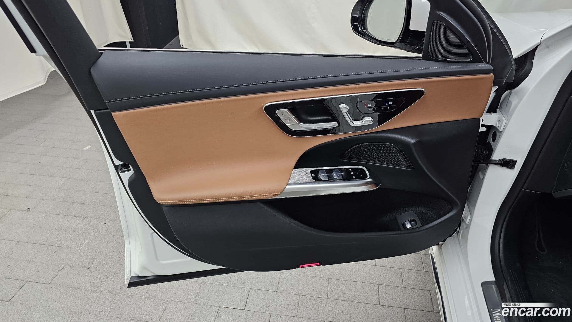 Main__Slider__Photo:E-Class Mercedes-Benz 2025.9-23