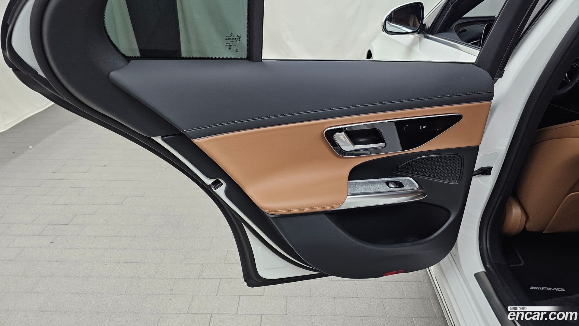Main__Slider__Photo:E-Class Mercedes-Benz 2025.9-24