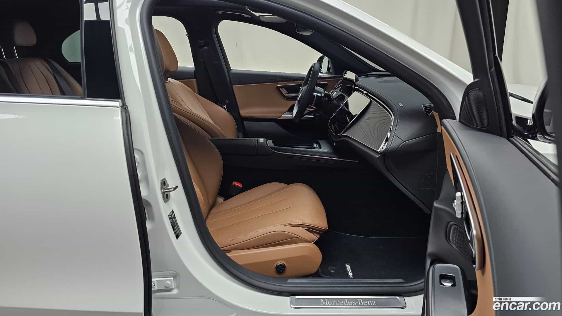 E-Class Mercedes-Benz 2025.9-INNER-036