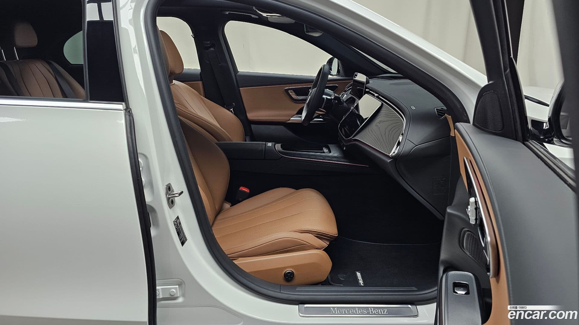Main__Slider__Photo:E-Class Mercedes-Benz 2025.9-25