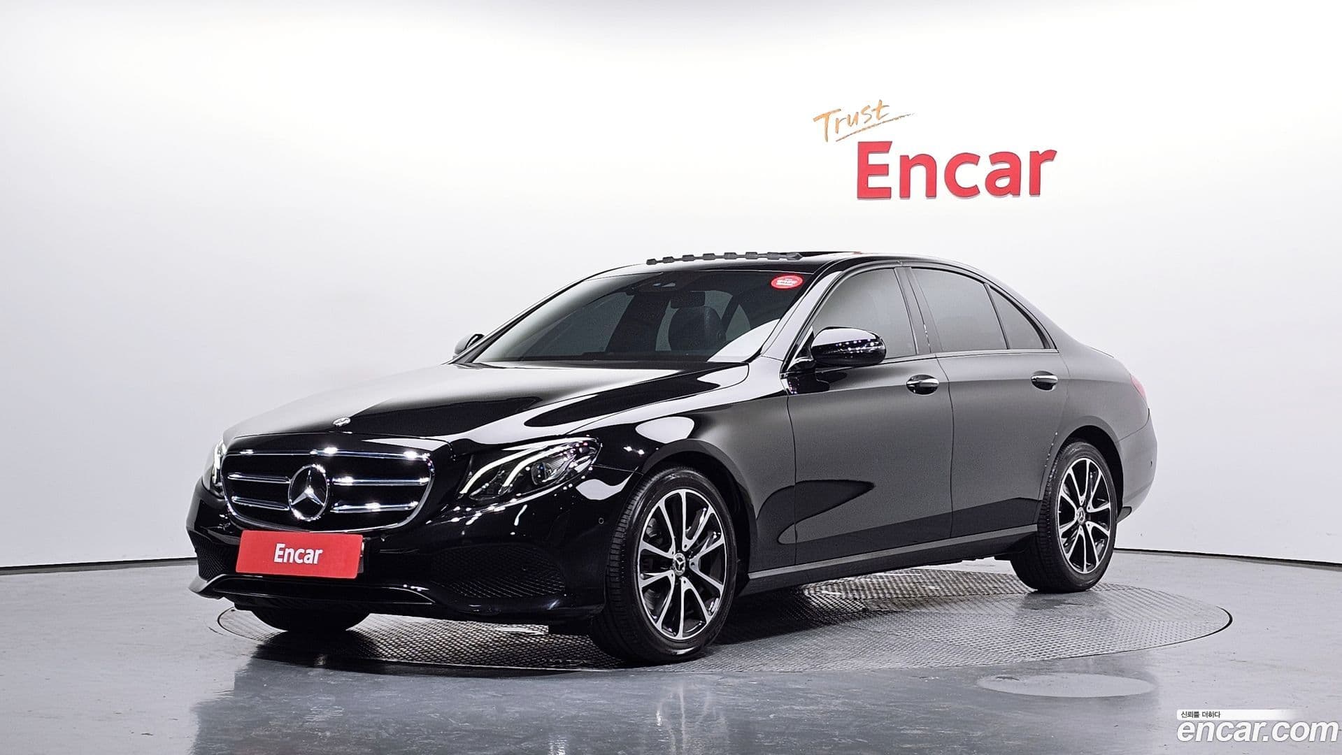Main__Slider__Photo:E-Class Mercedes-Benz 2020.5-0