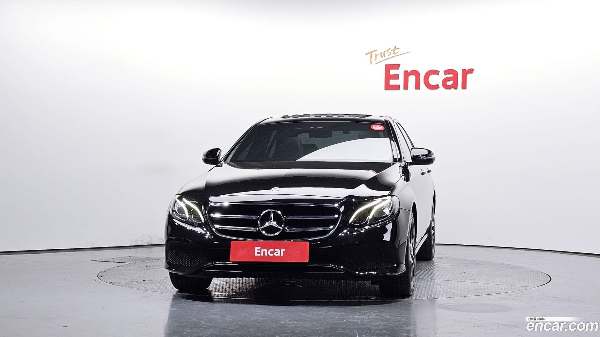 Main__Slider__Photo:E-Class Mercedes-Benz 2020.5-2