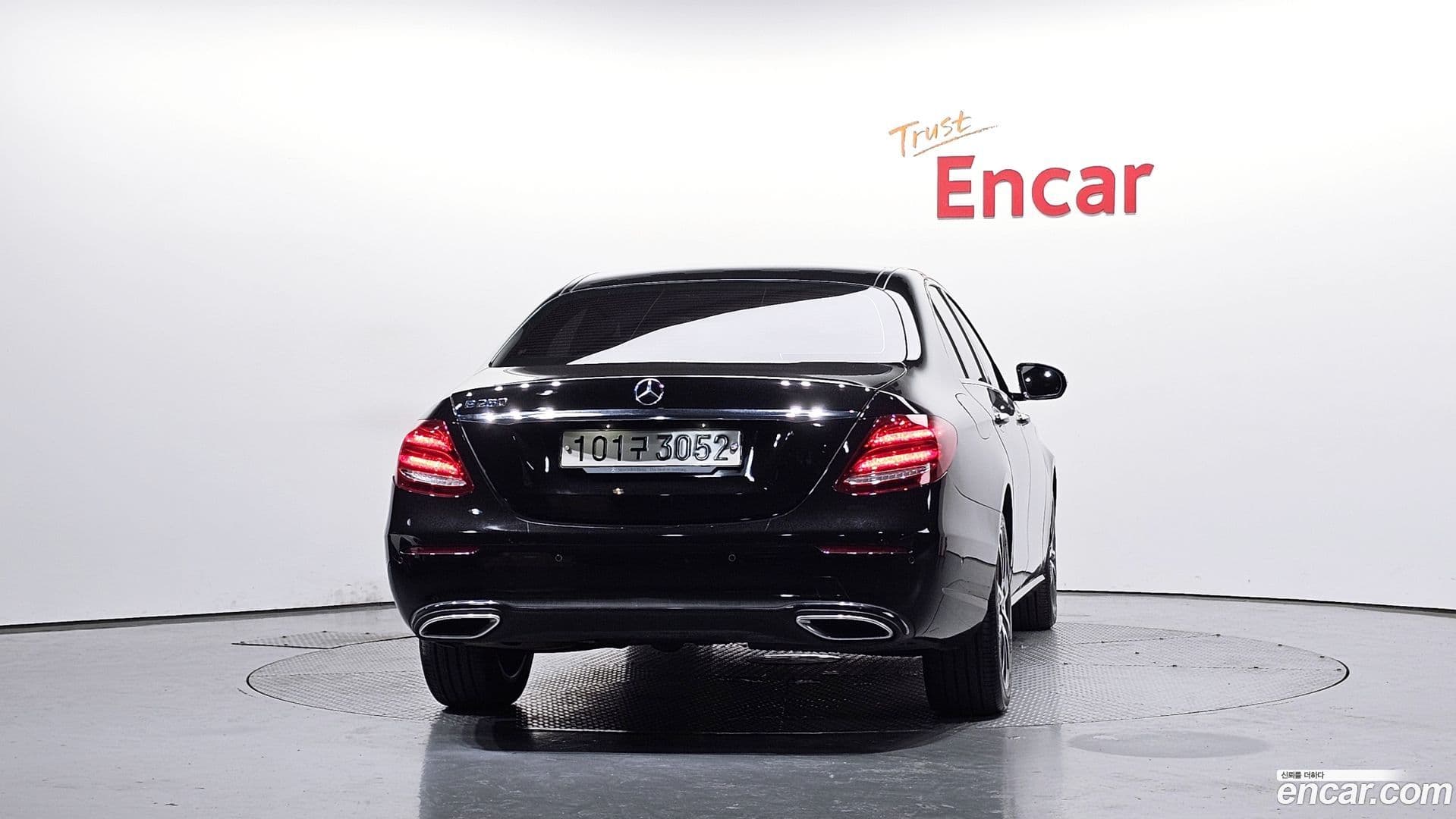 Main__Slider__Photo:E-Class Mercedes-Benz 2020.5-3