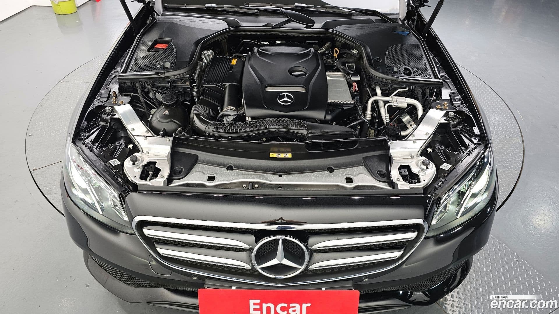 Main__Slider__Photo:E-Class Mercedes-Benz 2020.5-5