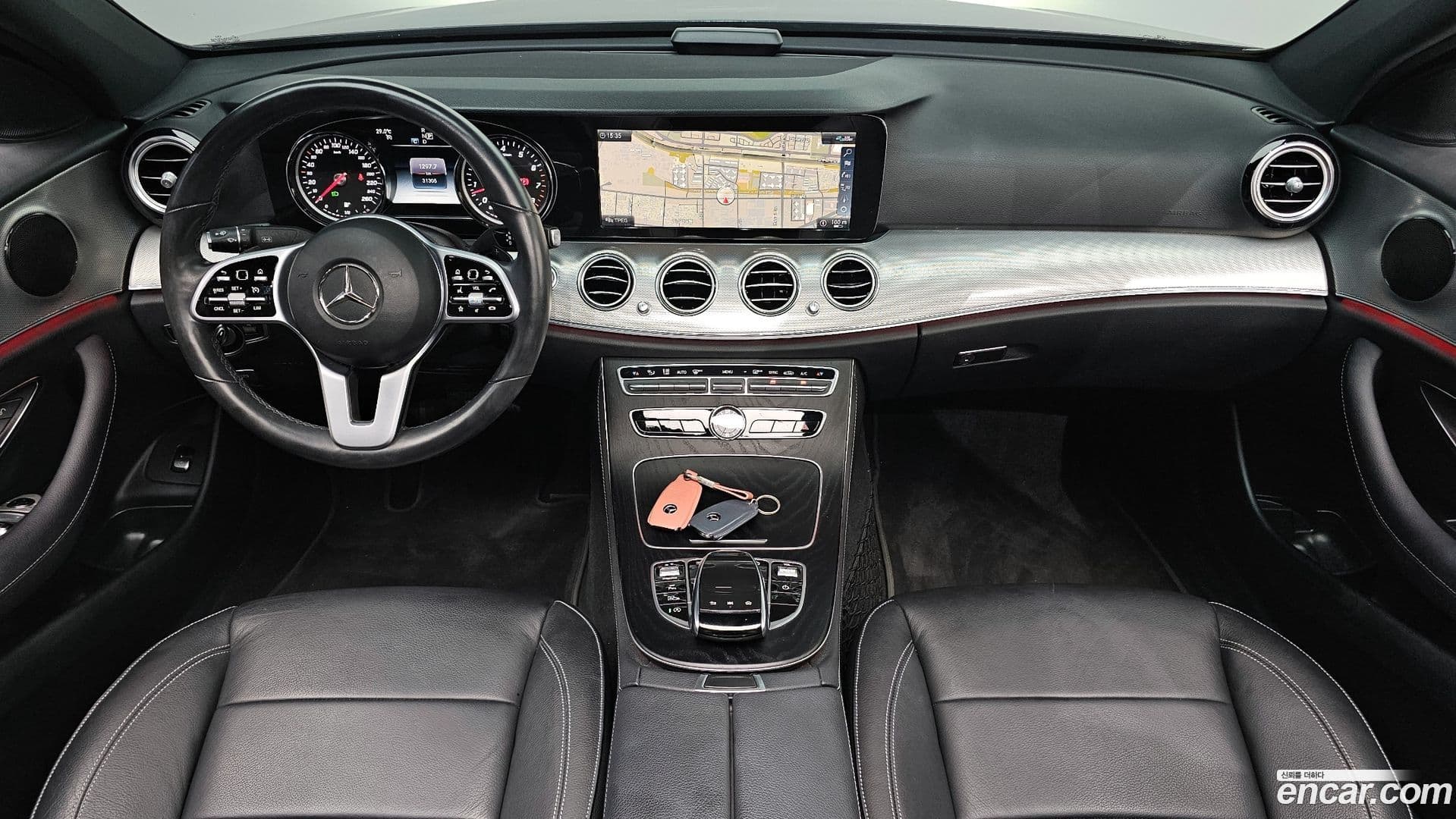 Main__Slider__Photo:E-Class Mercedes-Benz 2020.5-6