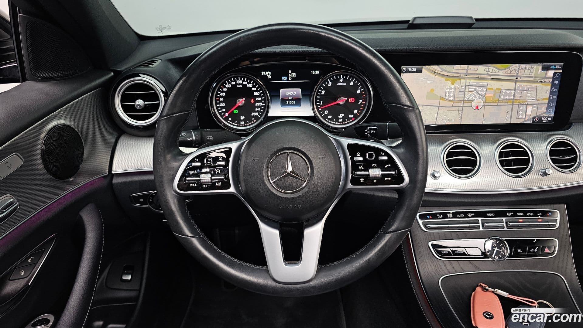 Main__Slider__Photo:E-Class Mercedes-Benz 2020.5-11