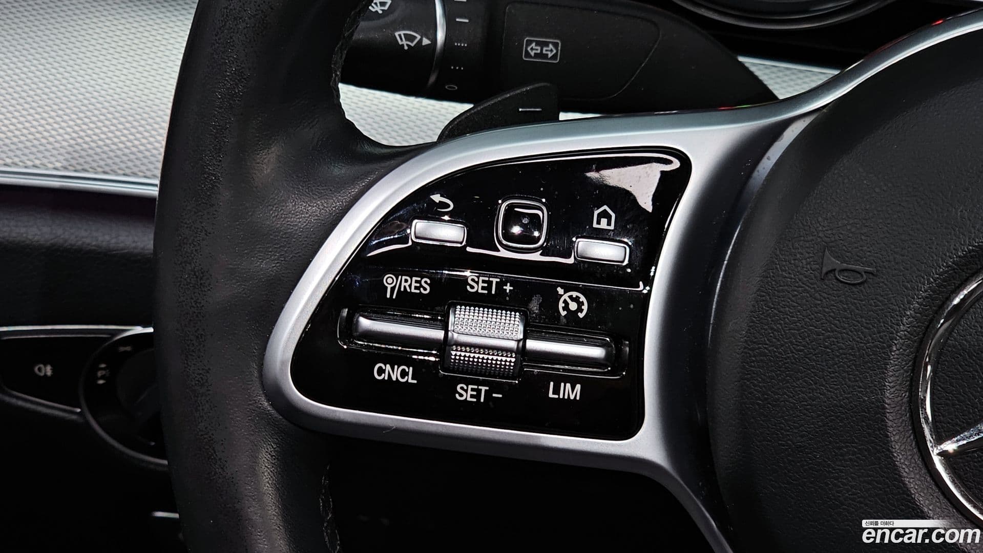 Main__Slider__Photo:E-Class Mercedes-Benz 2020.5-12