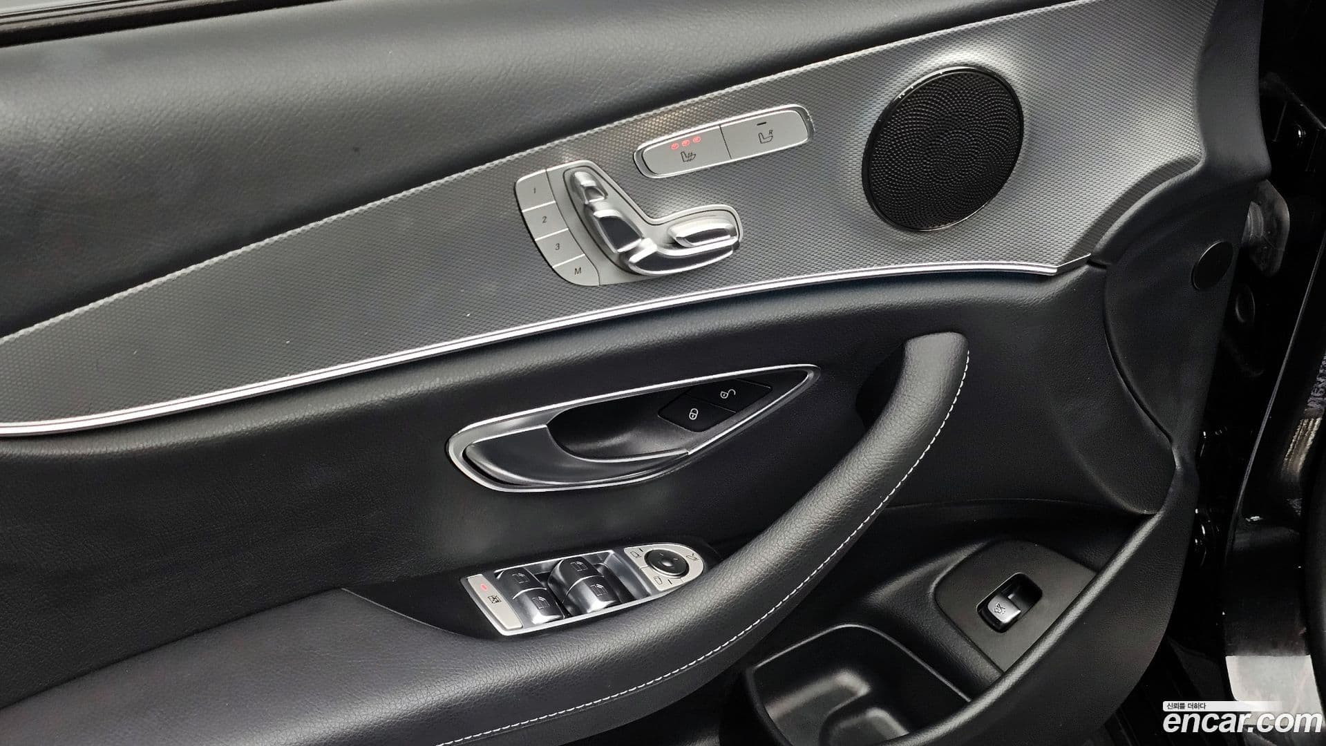 Main__Slider__Photo:E-Class Mercedes-Benz 2020.5-18