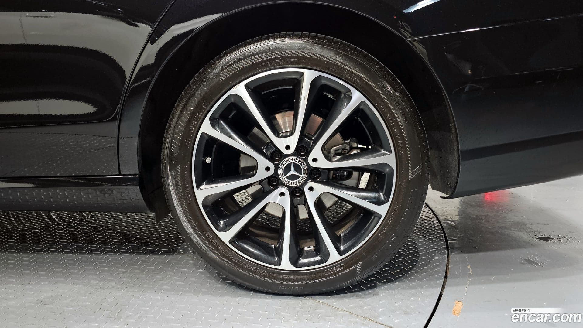 Main__Slider__Photo:E-Class Mercedes-Benz 2020.5-20