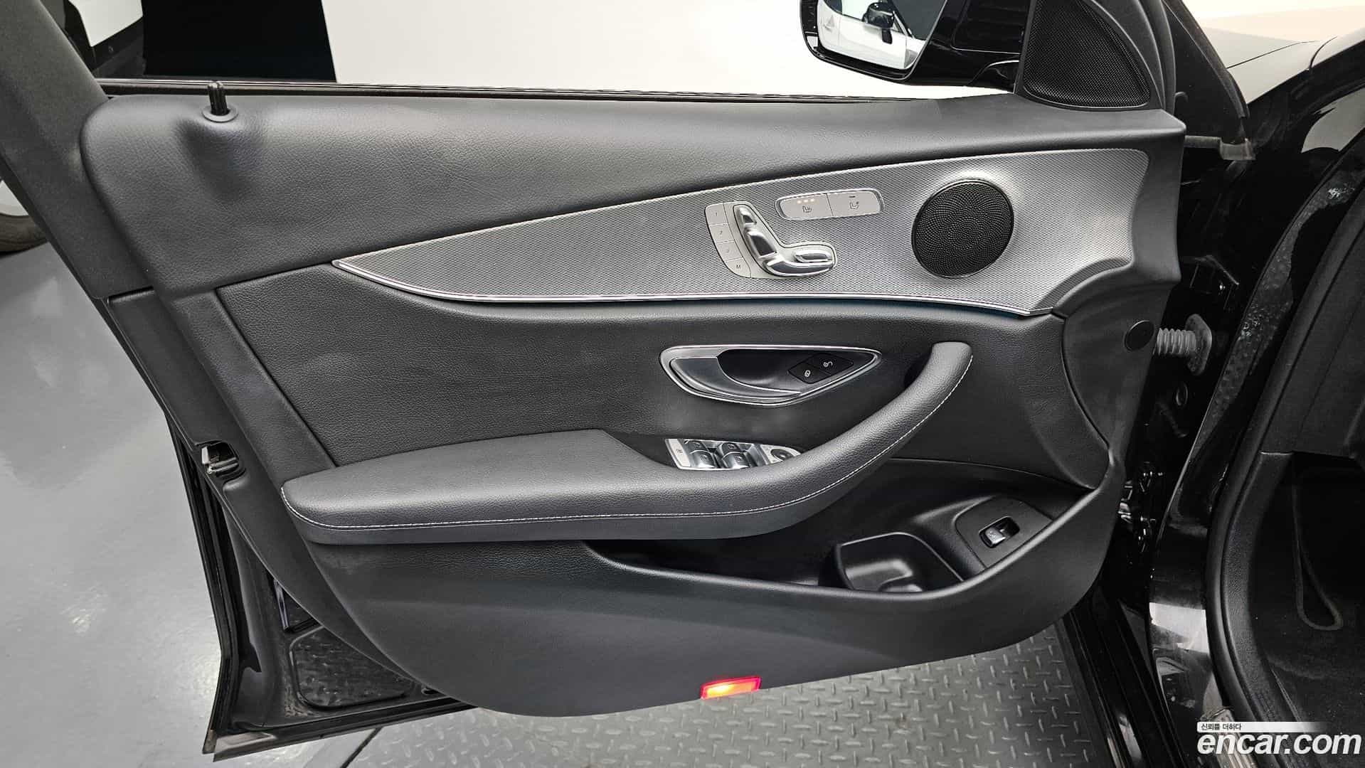 E-Class Mercedes-Benz 2020.5-INNER-034