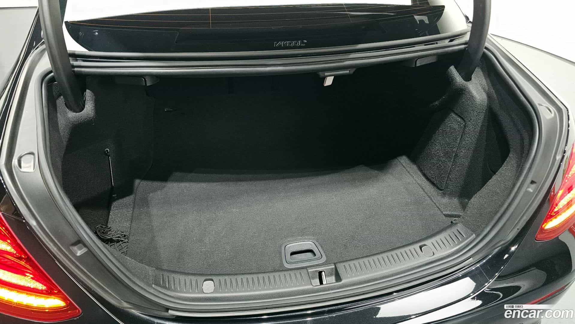 E-Class Mercedes-Benz 2020.5-OPTION-040