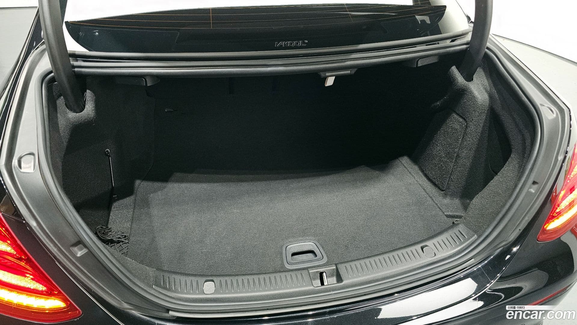 Main__Slider__Photo:E-Class Mercedes-Benz 2020.5-26