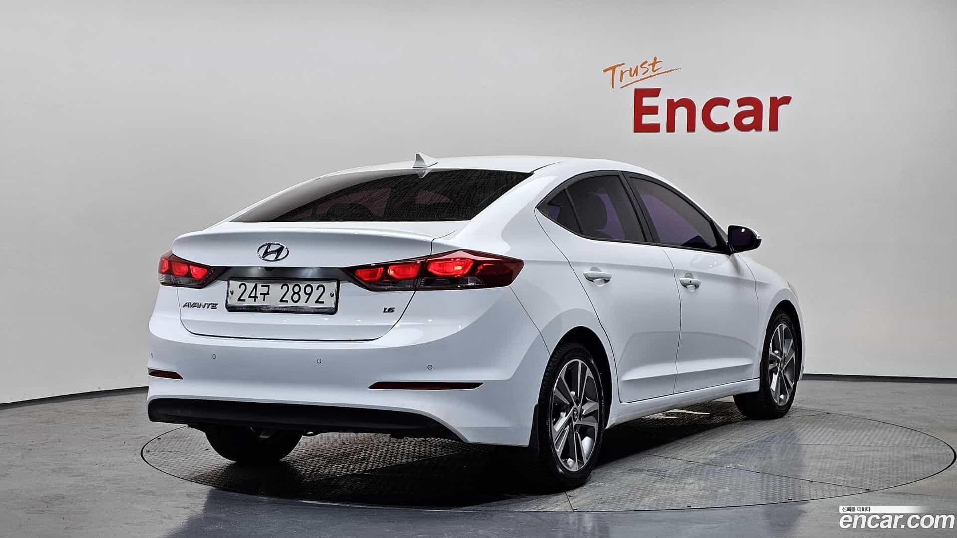 AVANTE Hyundai 2018.7-OUTER-002