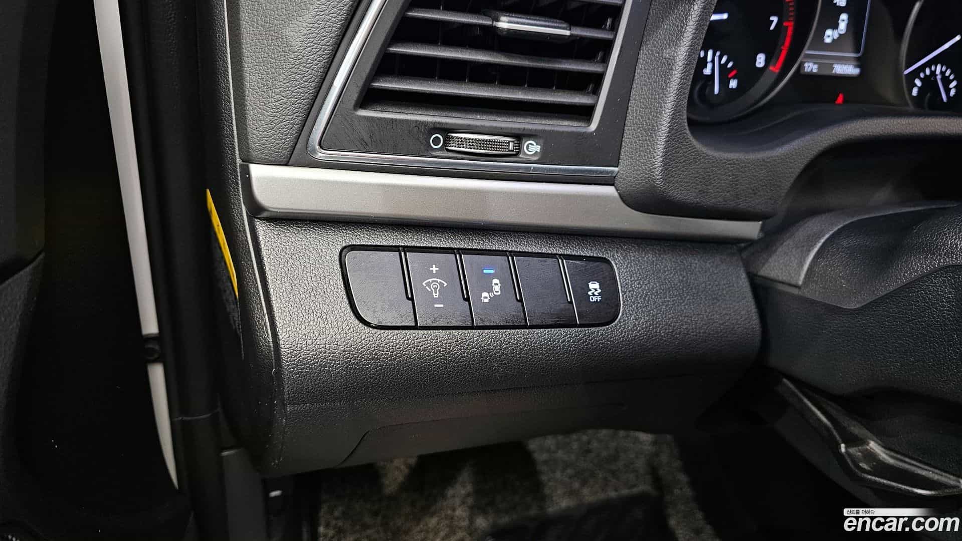 AVANTE Hyundai 2018.7-OPTION-020