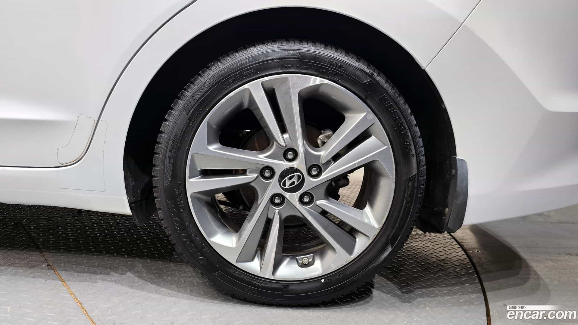 AVANTE Hyundai 2018.7-OUTER-031