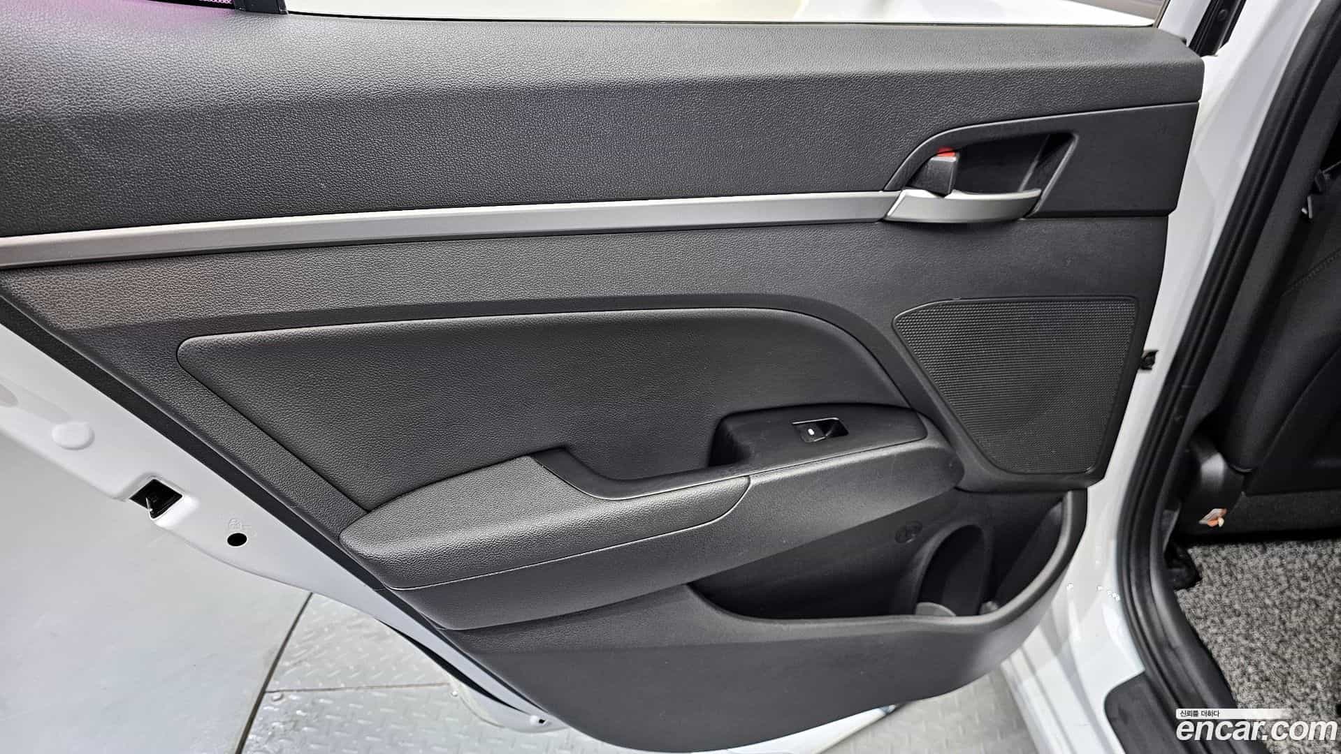AVANTE Hyundai 2018.7-INNER-035
