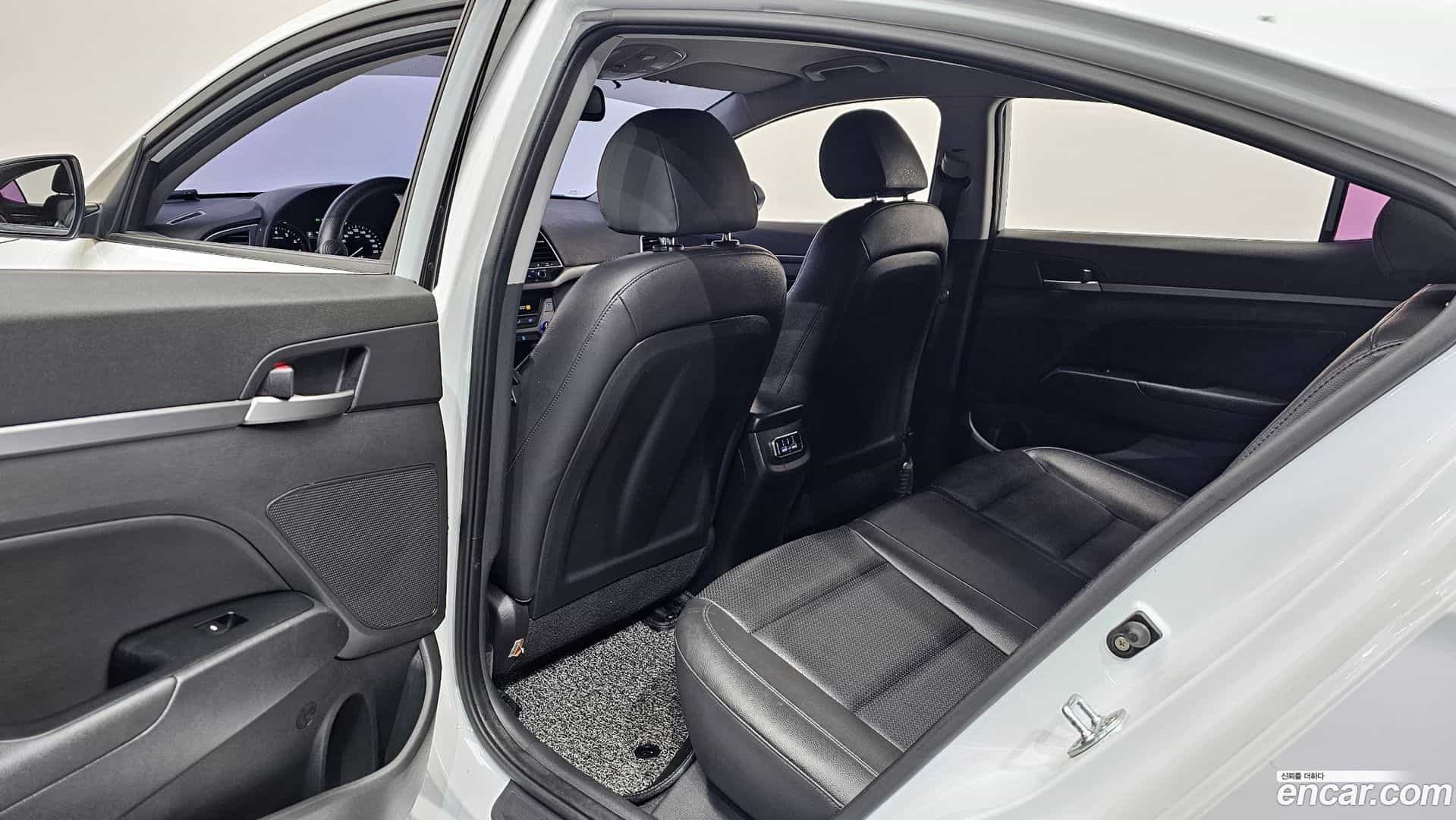 AVANTE Hyundai 2018.7-OPTION-041
