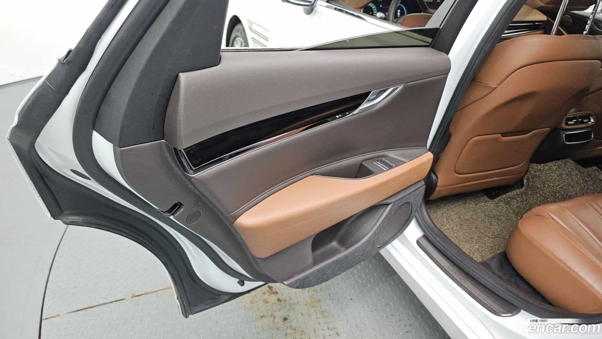 G80 Genesis 2020.10-INNER-035