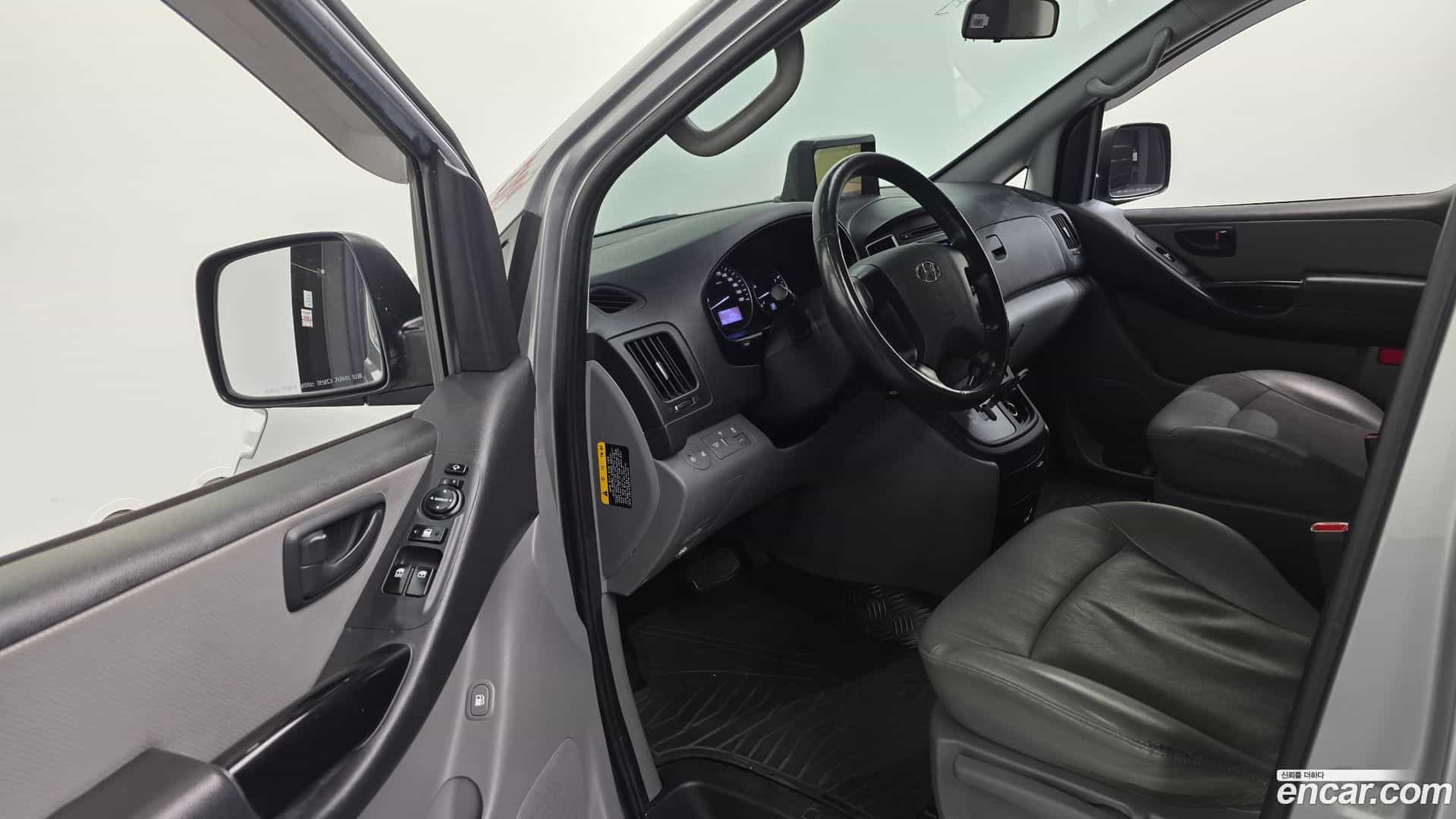 Starex Hyundai 2019.6-OPTION-015