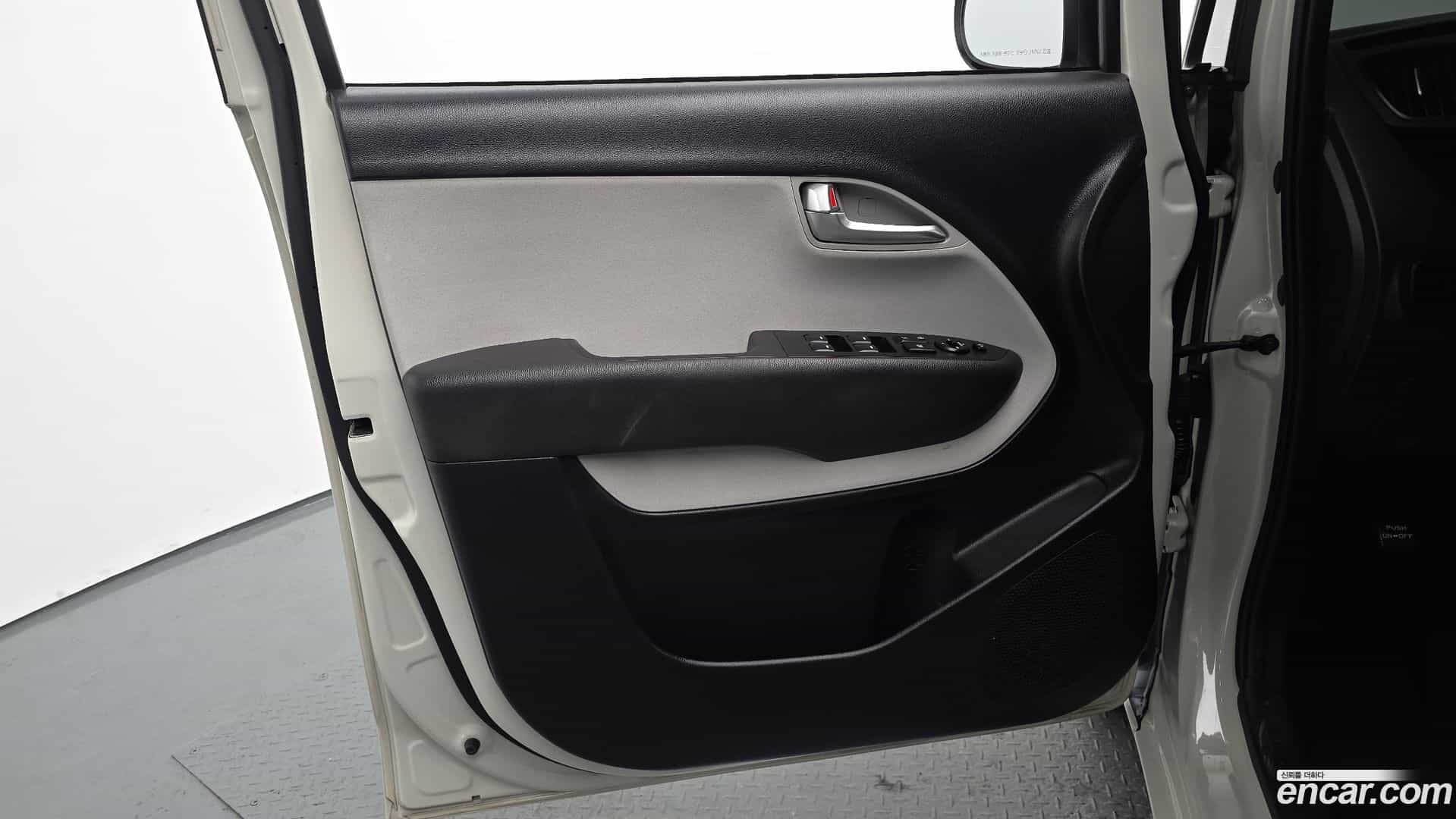 RAY Kia 2023.7-INNER-034