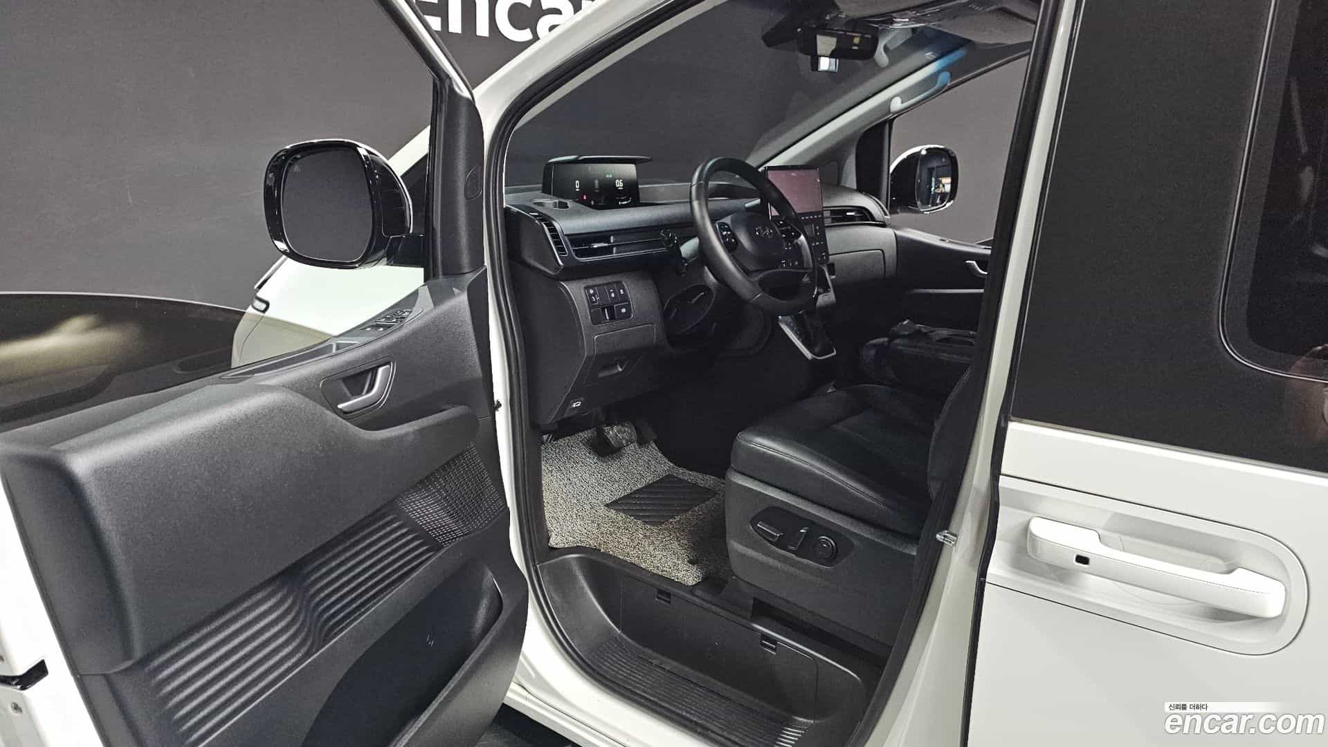 Staria Hyundai 2022.2-INNER-010