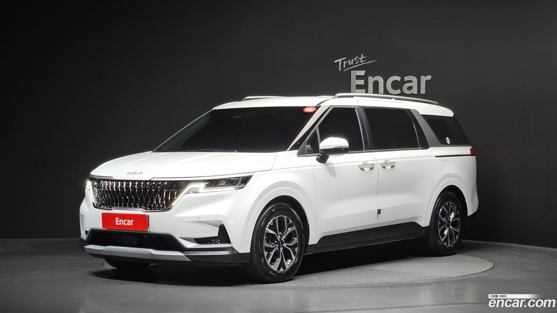 Main__Slider__Photo:Canival Kia 2023.1-0