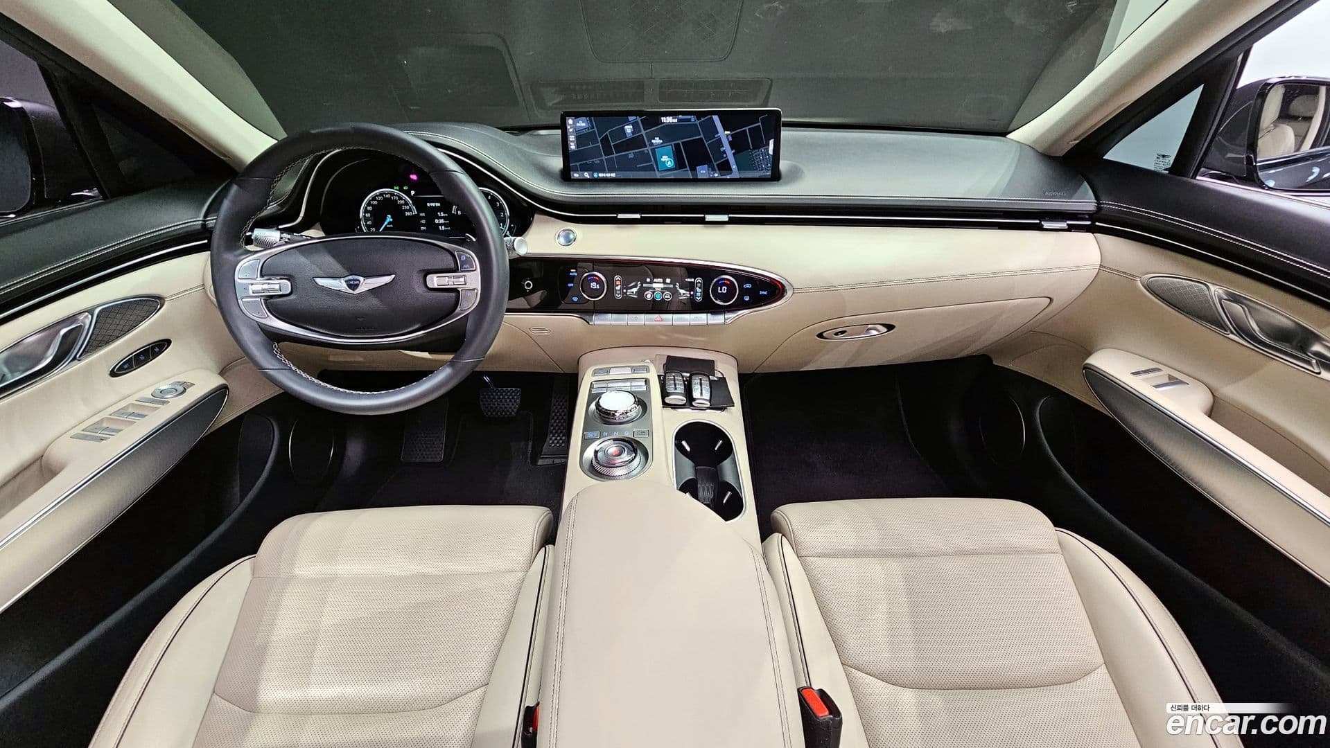 Main__Slider__Photo:GV70 Genesis 2022.4-6